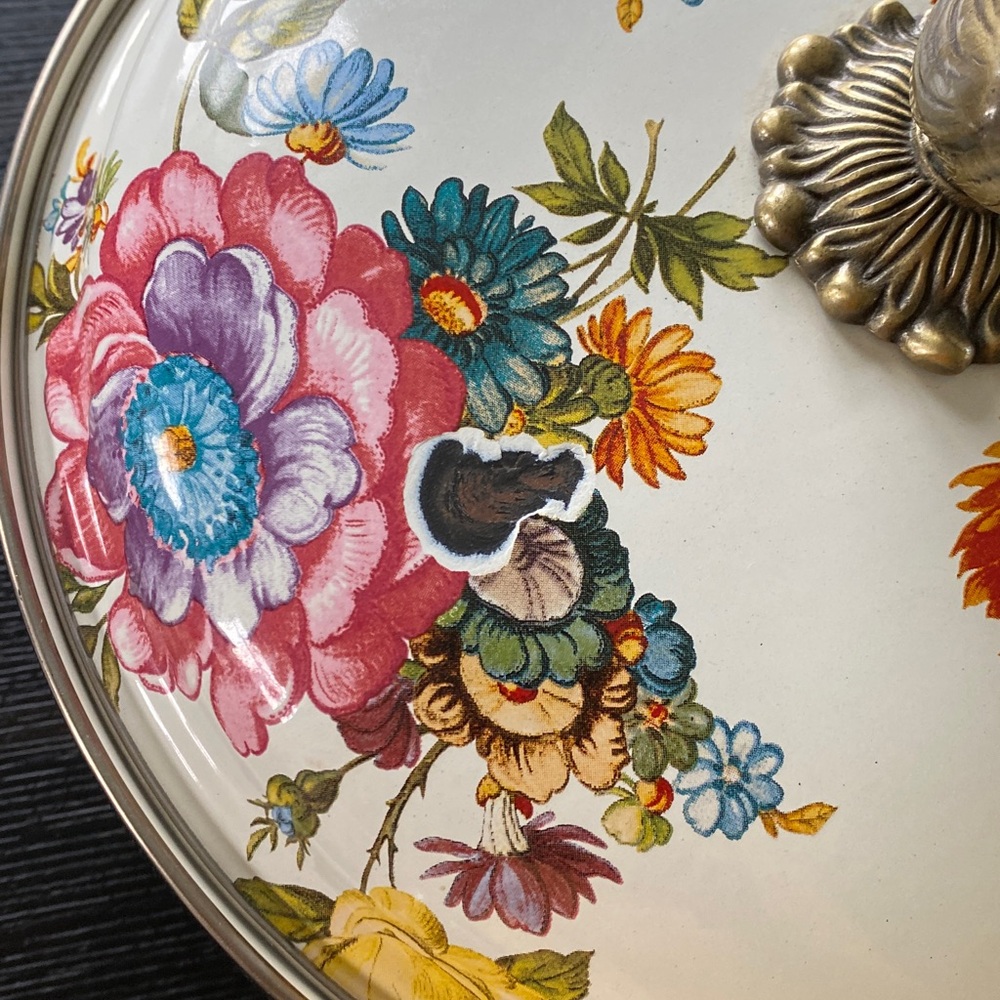 MacKenzie-Childs casserole with damaged lid - Picture 9 of 9